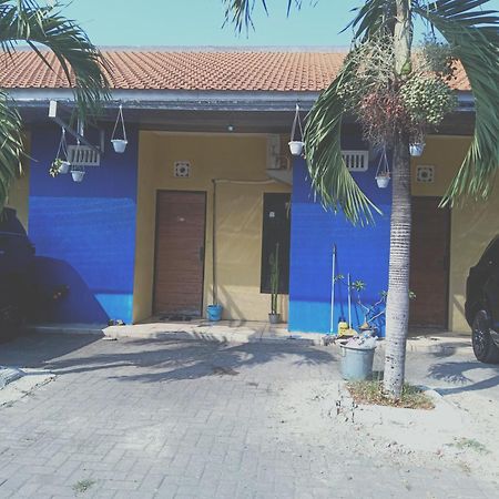 Kost Backpacker Hotel Sidoarjo Exterior foto