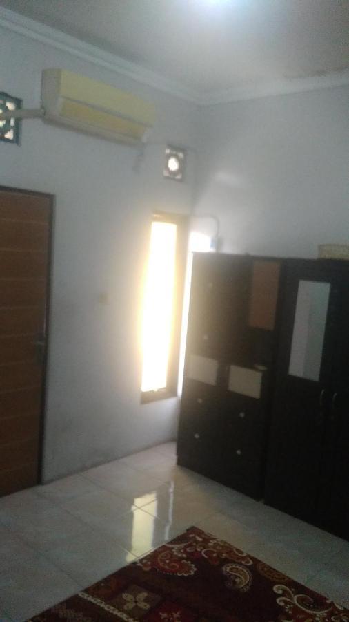 Kost Backpacker Hotel Sidoarjo Exterior foto