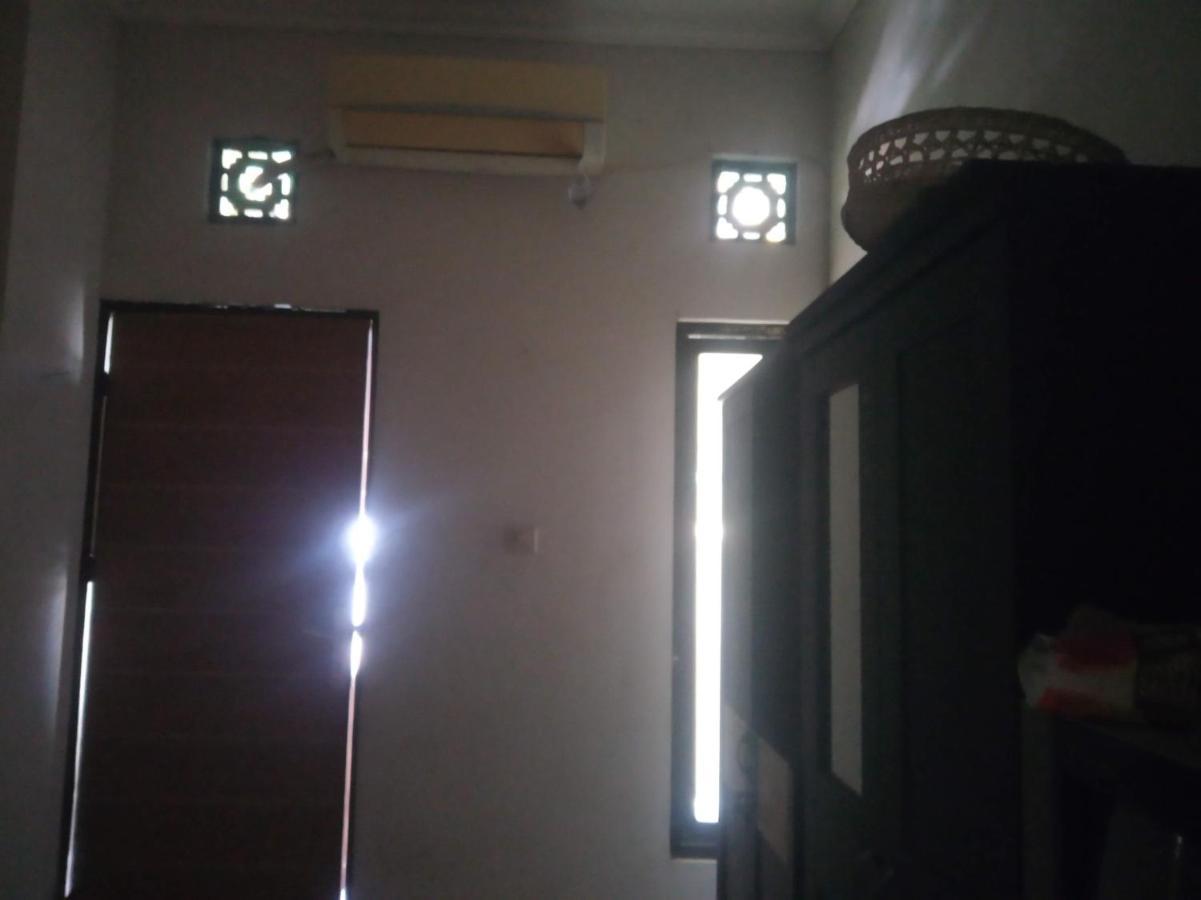 Kost Backpacker Hotel Sidoarjo Exterior foto