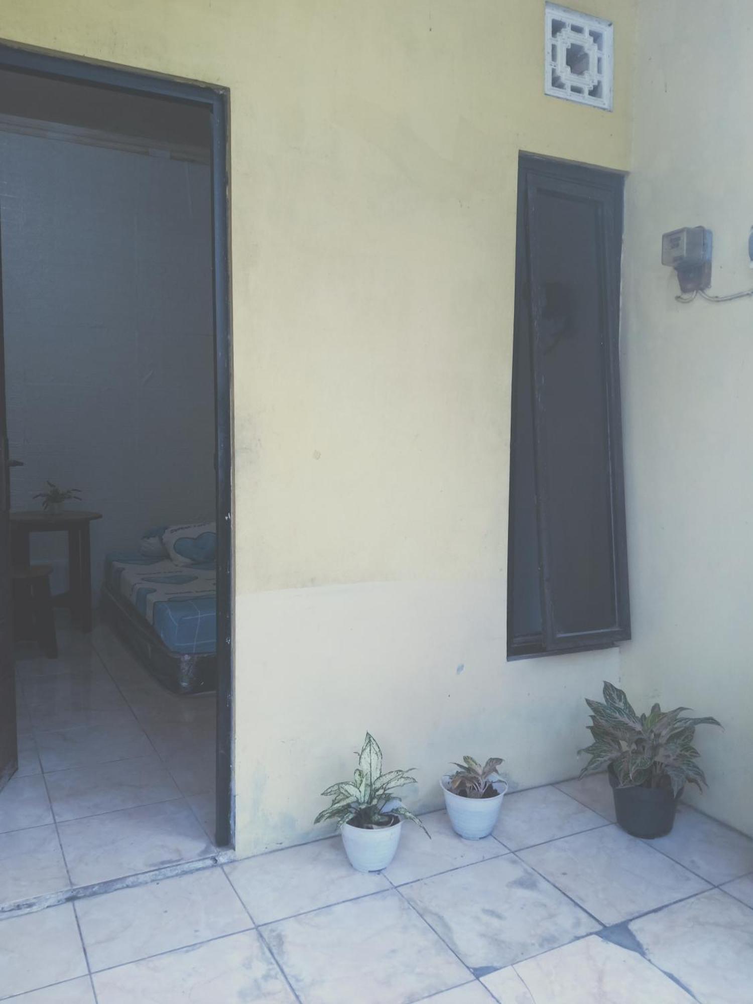 Kost Backpacker Hotel Sidoarjo Exterior foto