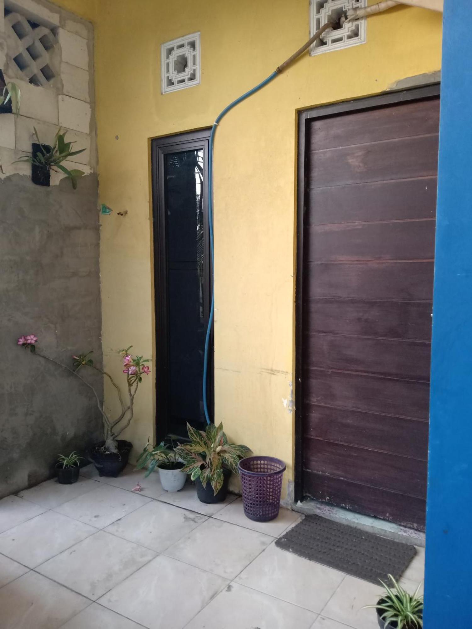 Kost Backpacker Hotel Sidoarjo Exterior foto